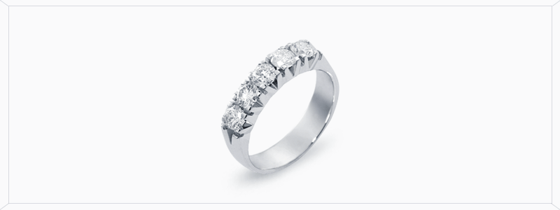 FE5RA100BB-anello-veretta-a-cinque-pietre-in-oro-bianco-18k-con-diamanti-gioielli-di-valenza